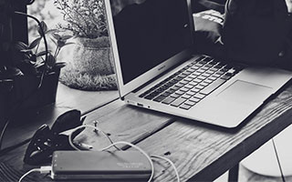 半岛体育综合官网-雄鹿轻取尼克斯，字母哥狂砍37分，维持榜首位置