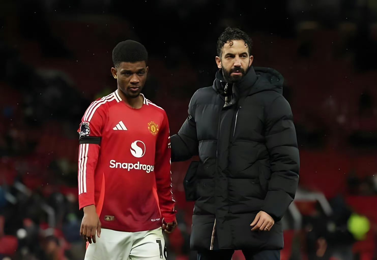 半岛app下载体育-曼联客场大胜，继续紧咬领头羊