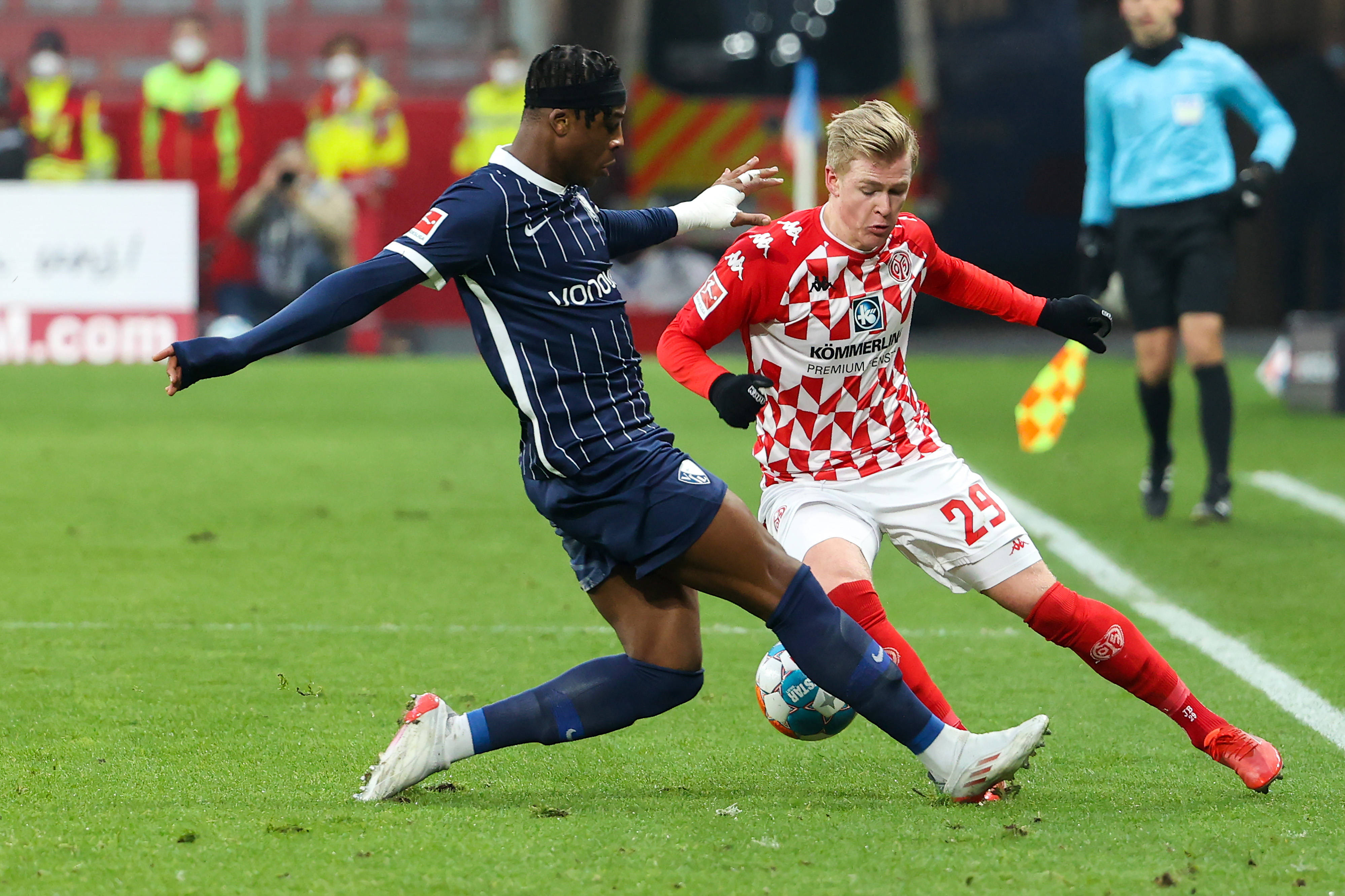 半岛综合体育官方app下载-包含美因茨主场失利，陷入保级泥潭的词条