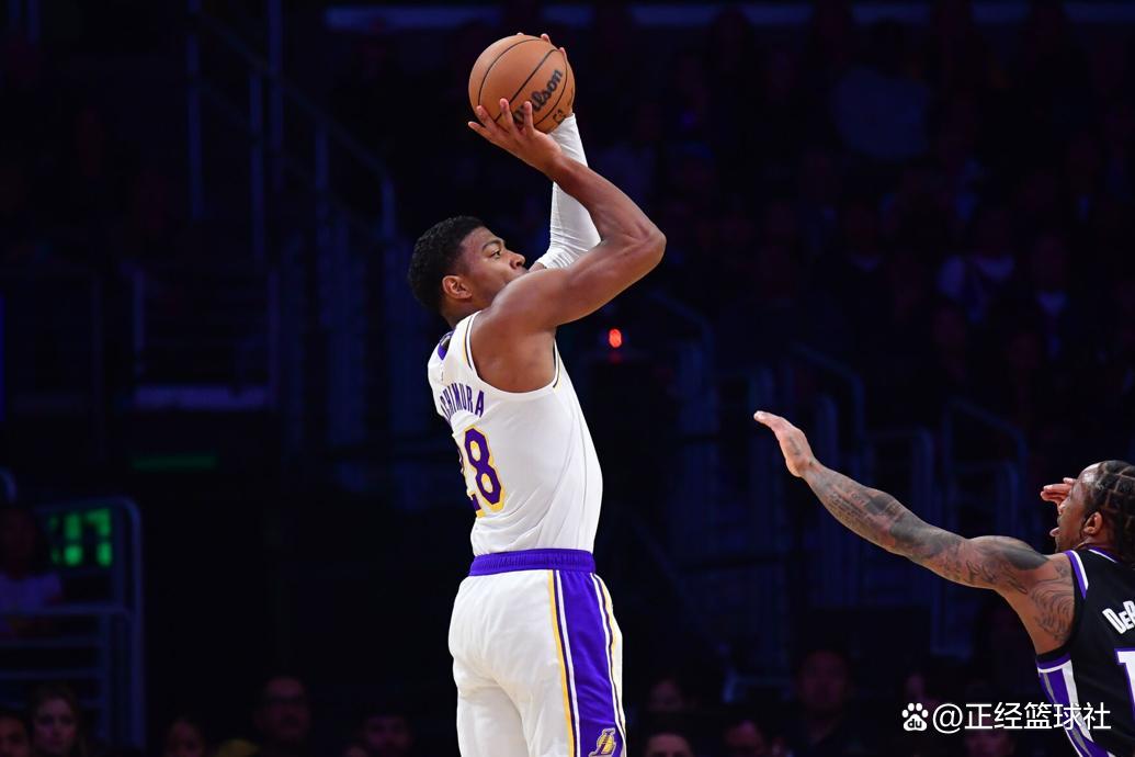 半岛体育官网入口-贵德队员独中两元，率领球队取得胜利