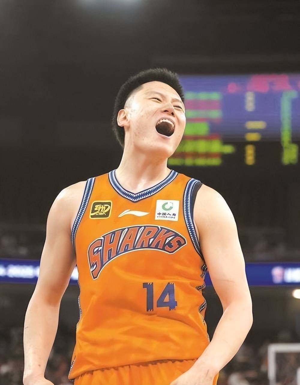 半岛体育网球-包含江苏男篮击败对手取胜，全队高歌猛进乘胜追击的词条