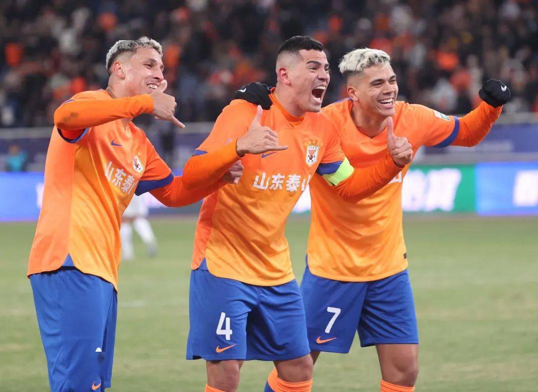 半岛综合体育官方app下载-包含大连阿尔滨主场击败山东鲁能，夺得宝贵胜利的词条