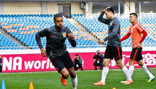 半岛体育官网登录-包含云南篮球队再度崭露头角，战胜所有对手的词条